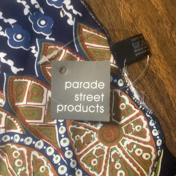 Poncho cover up. Lightweight. Great beachwear. 100% Viscose - Picture 3 of 4